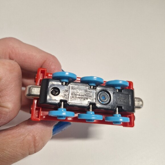 Thomas & Friends 3" Train Tank Engine #1 Magnetic Diecast Metal Take N Play 2002 - Picture 7 of 7